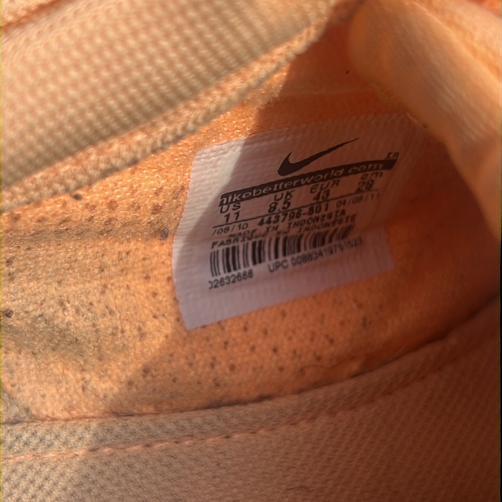 Low Top Nike Sneakers - Picture 4 of 5